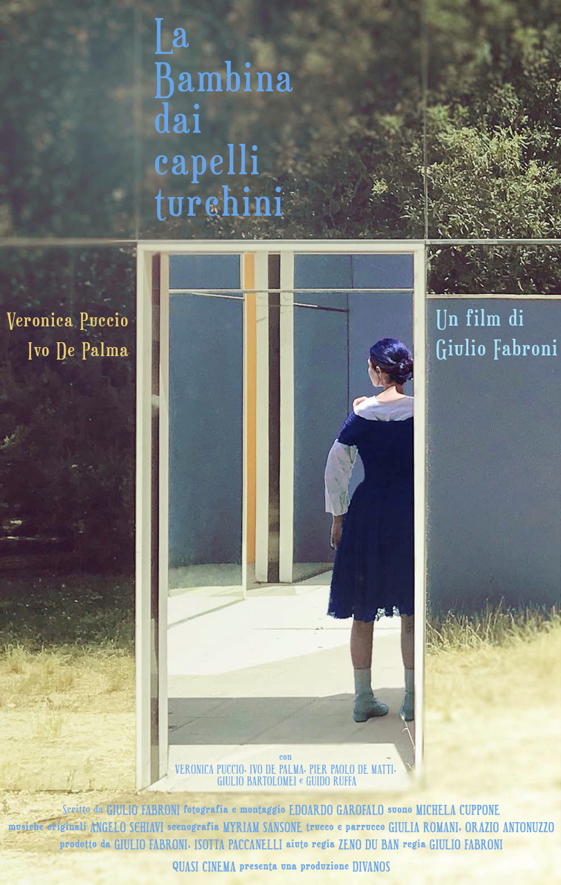 La bambina dai capelli turchini